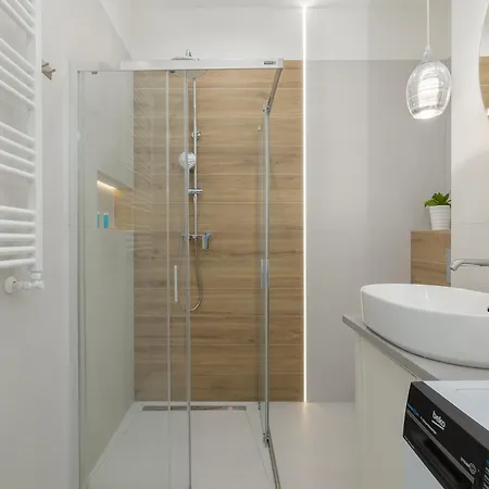 Bronowicka 715 By Bookinghost