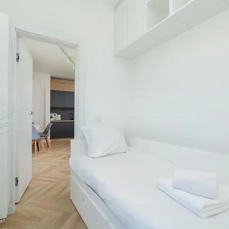 Bronowicka 715 By Bookinghost *