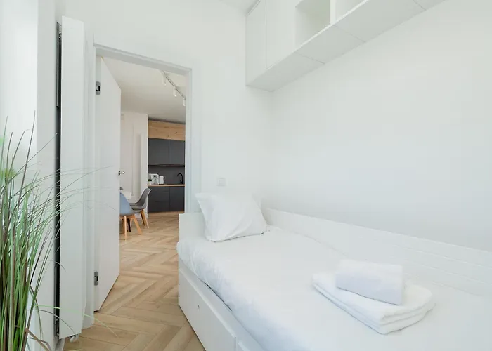 Bronowicka 715 By Bookinghost *